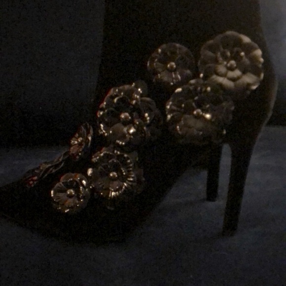 IAM NYC Isaac Mizrahi Black Floral Boots Size 8 - Picture 6 of 12